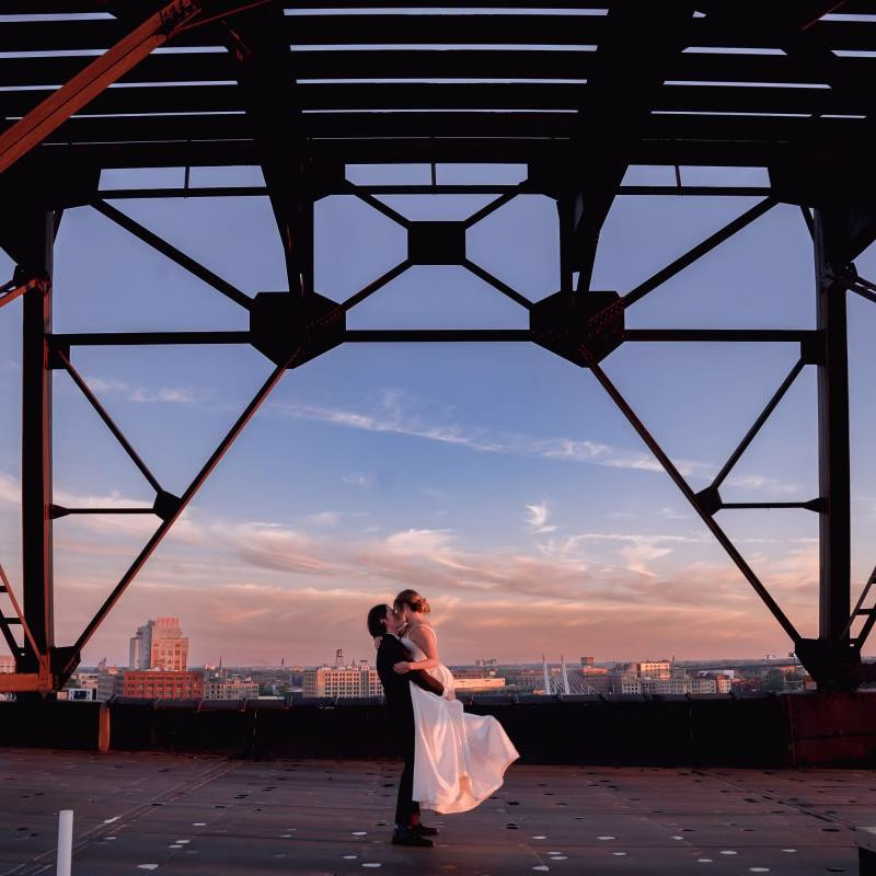 1224829-51085-l-56483YDE4Una