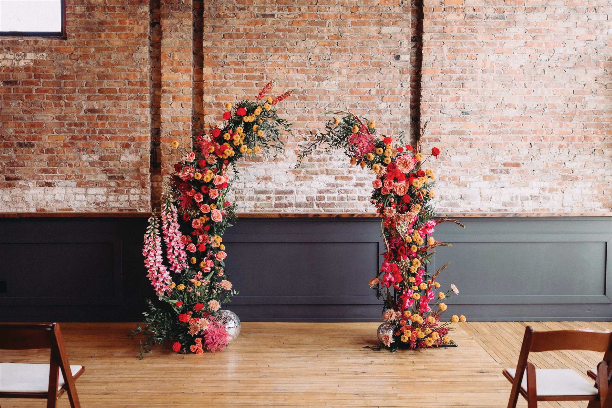 Milwaukee Wedding Ceremony Setup Guide: Location, Backdrop & Seating Choices