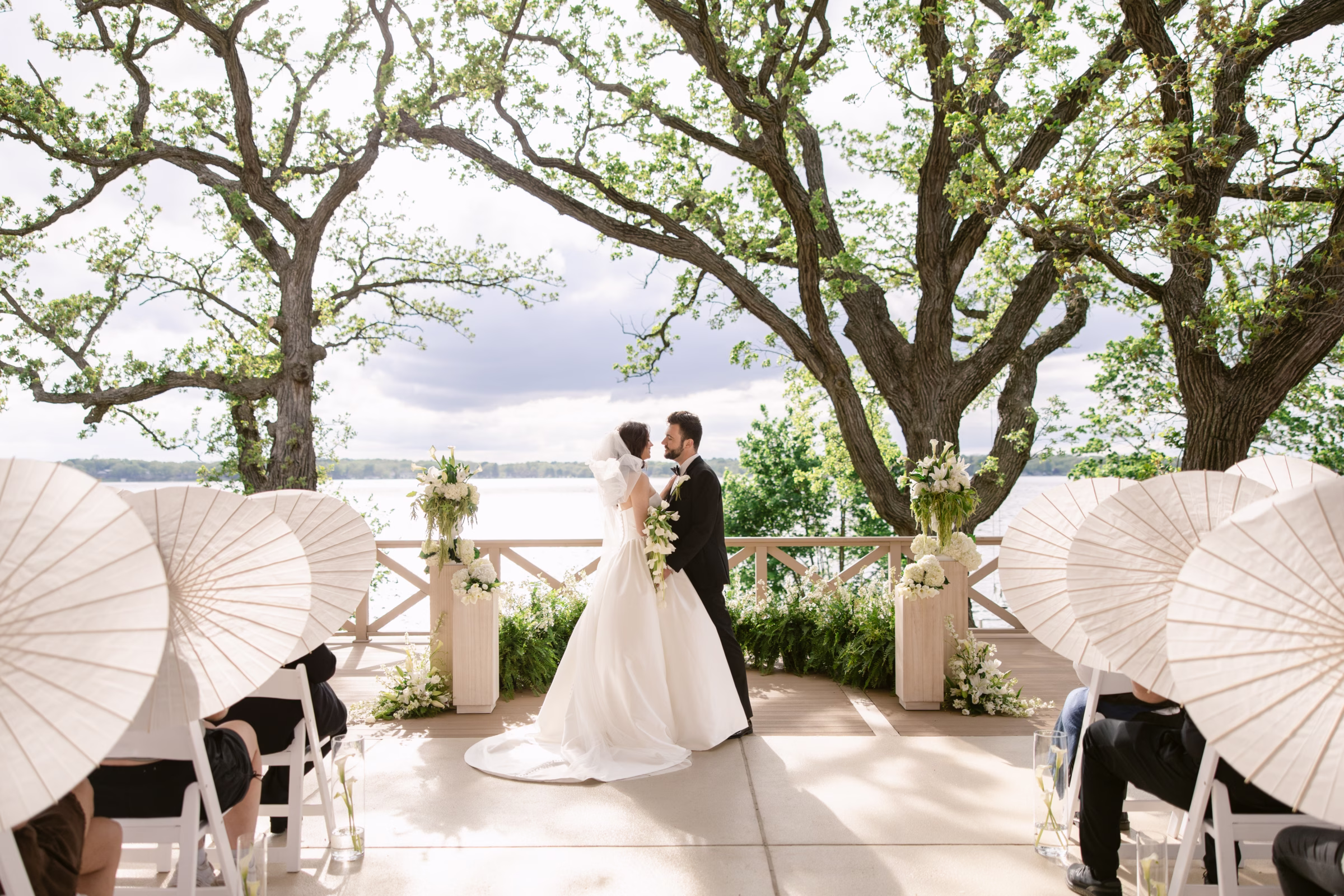 Lakeside Luxury: Elegant Wedding Inspiration at The Commodore in Hartland, WI